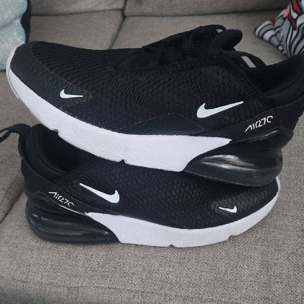 Nike Air 270 3y Black and White Athletic Shoes